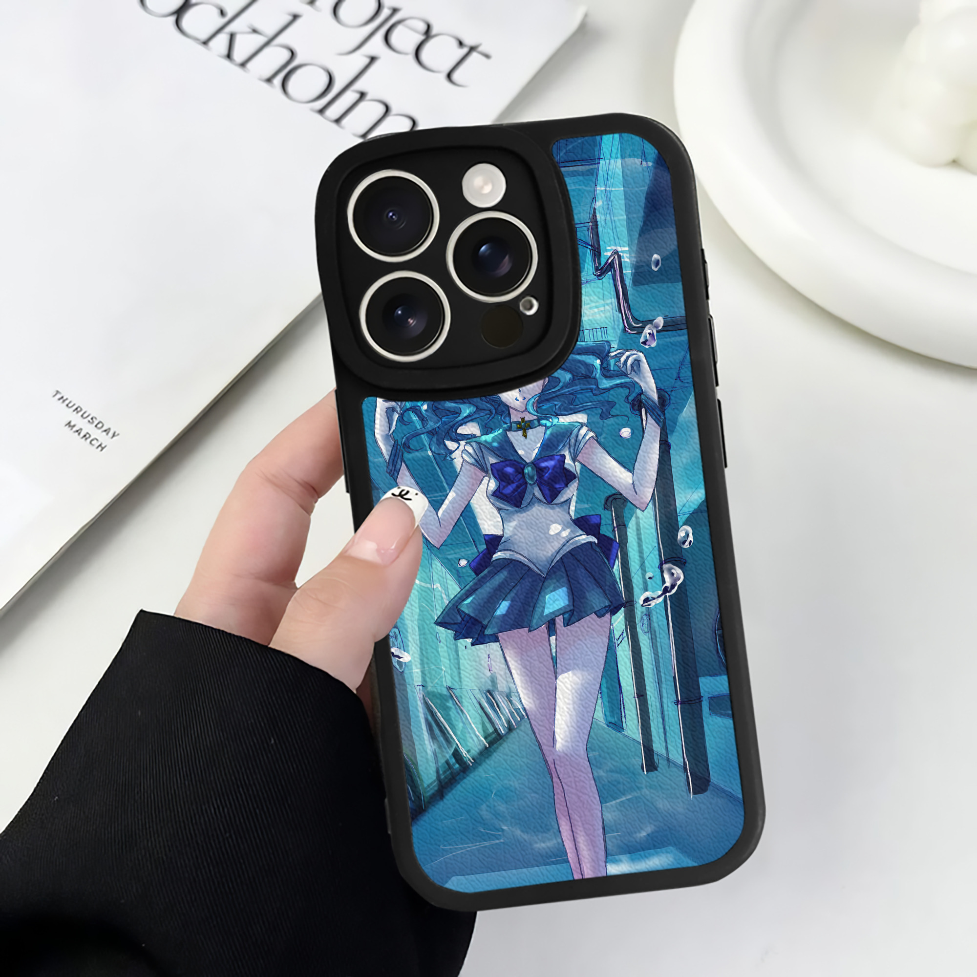 （画像用） 美少女戦士セーラームーン Sailor Moon 【iPhone 16シリーズ対応】シリコンスマホケース（レザー調） 材質：シリコン